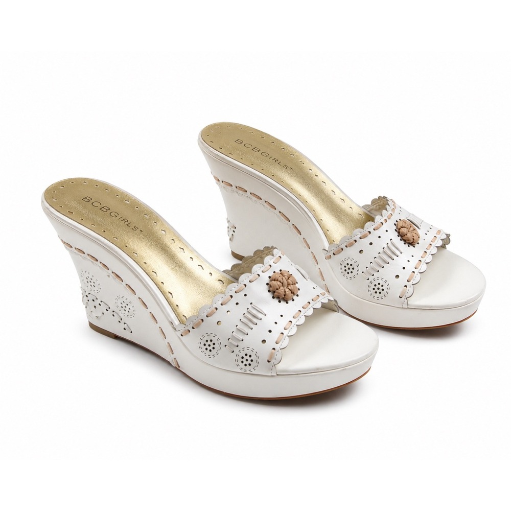 BCBGirls Vintage Y2K Boho White Leather Floral Wedge Heel Sandals Women's Size 7